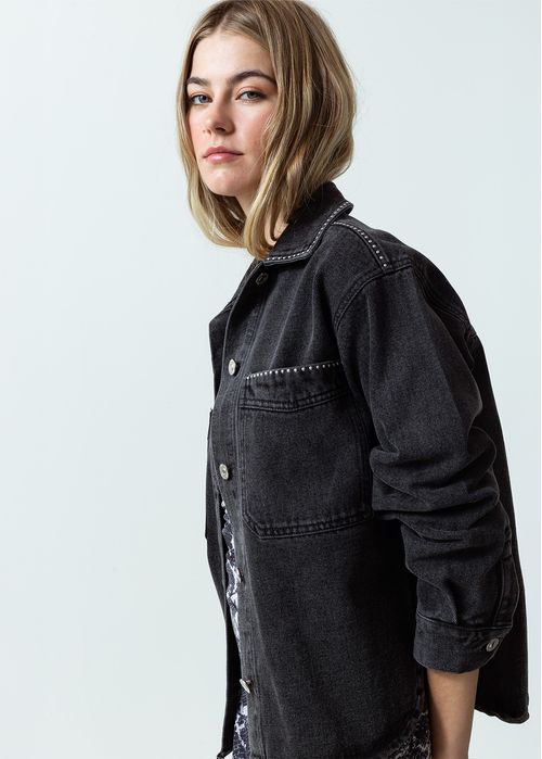 Chaqueta trucker en black denim