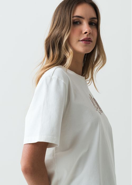 Camiseta manga corta con detalles bordados