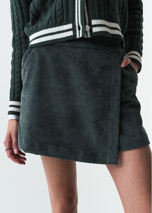 Short tipo falda en corduroy