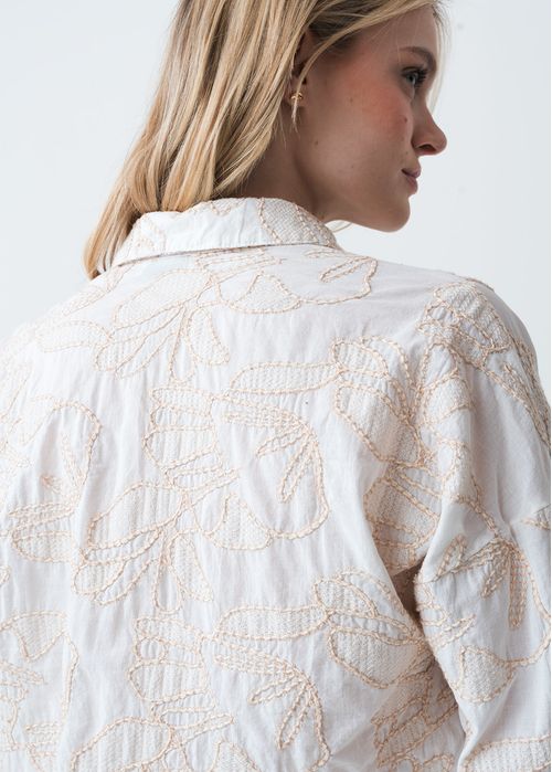 Camisa manga larga con apliques bordados