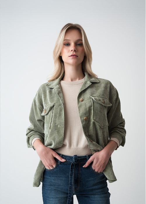 Chaqueta en corduroy con bolsillos