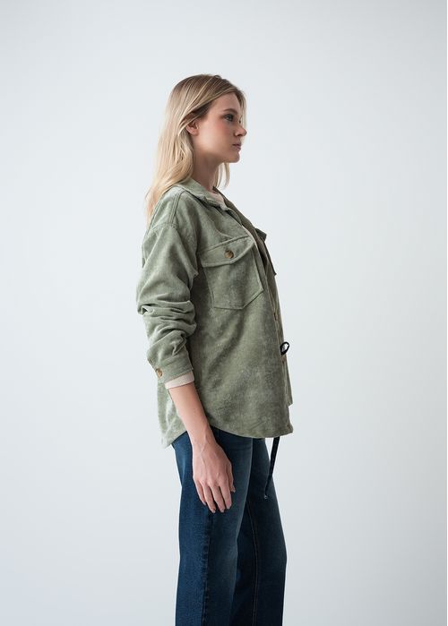 Chaqueta en corduroy con bolsillos