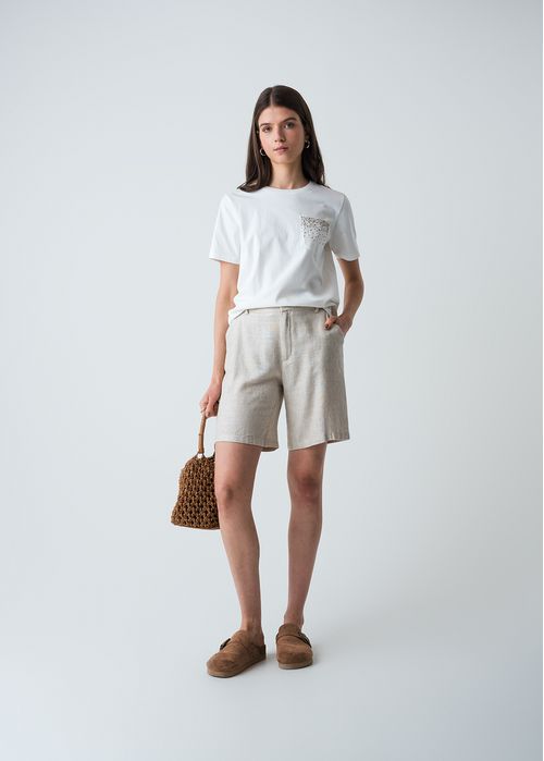 Camiseta con apliques brillantes