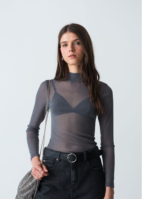 Camiseta con transparencia