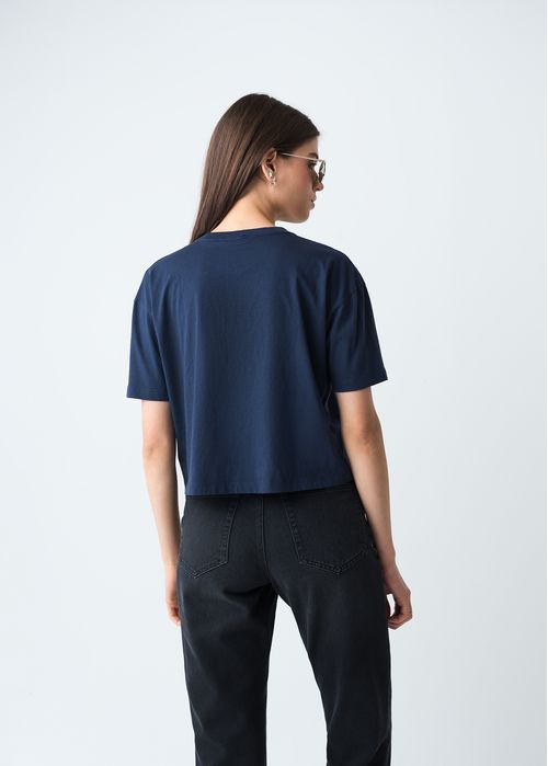 Camiseta con apliques brillantes