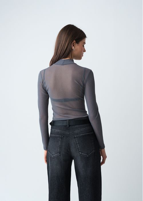 Camiseta con transparencia