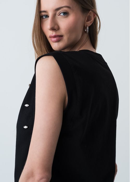 Camiseta con detalles en mangas