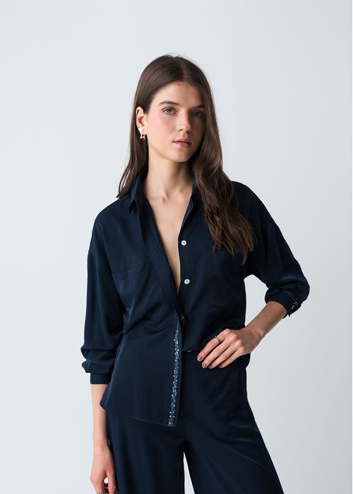 Camisa con lentejuelas en frente