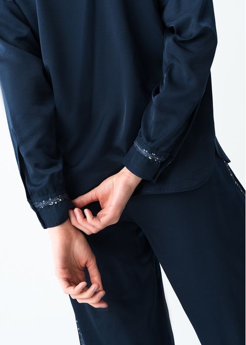 Camisa con lentejuelas en frente