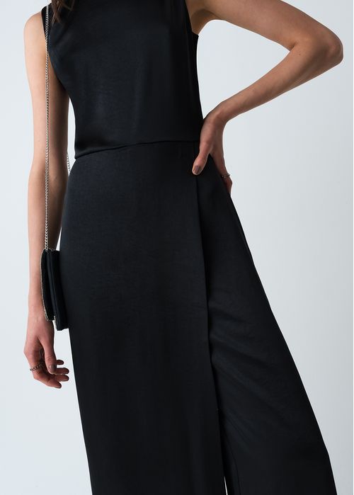 Enterizo con diseño cruzado