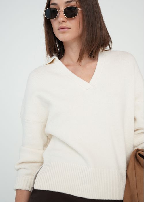 Buzo tejido con cuello en V