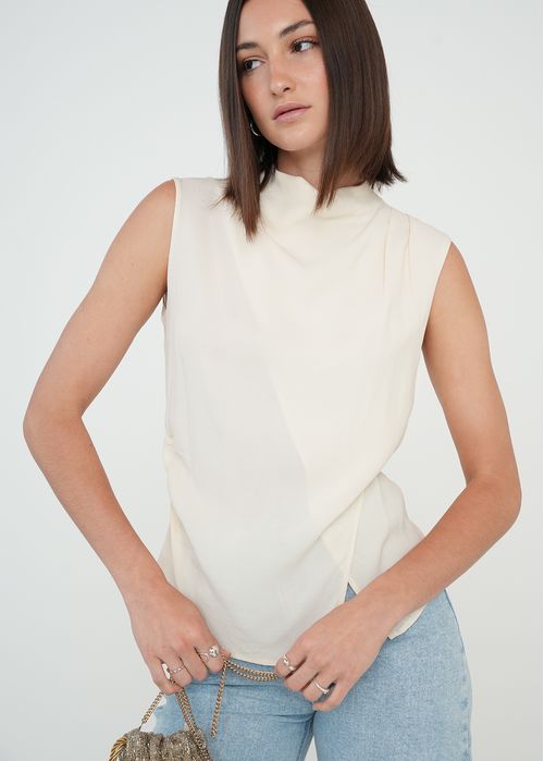 Camisa con diseño cruzado