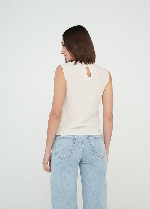 Camisa con diseño cruzado