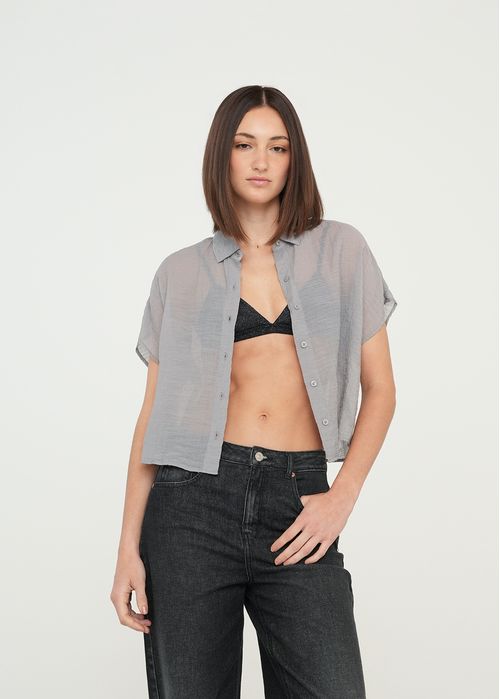 Camisa corta con transparencia