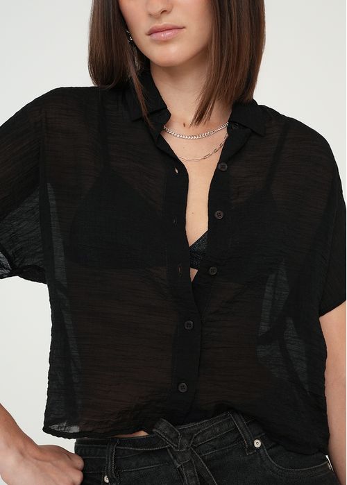 Camisa corta con transparencia