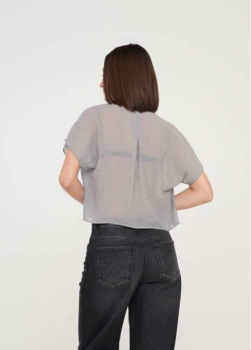 Camisa corta con transparencia