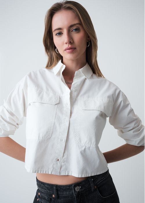 Camisa corta con bolsillos