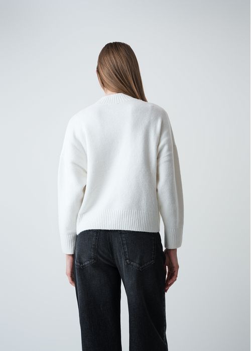 Buzo tejido de cuello alto