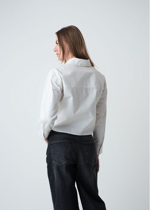 Camisa corta con bolsillos