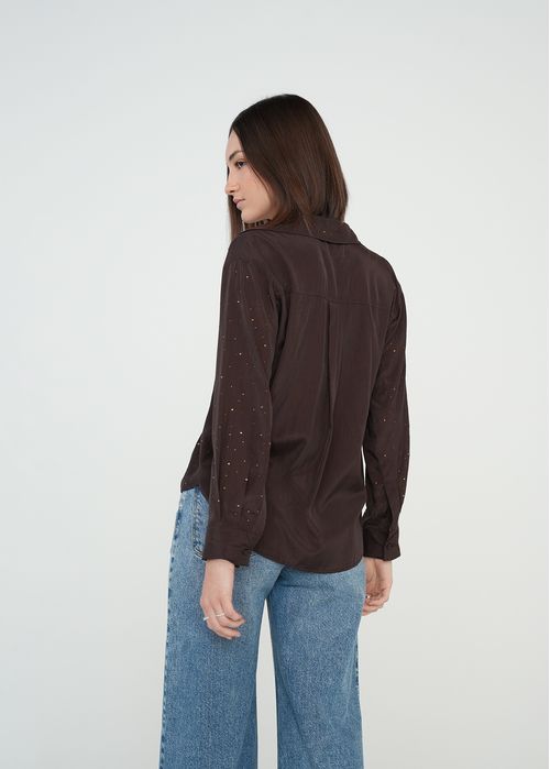 Camisa con apliques brillantes