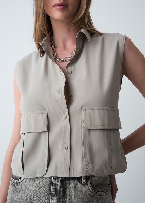 Camisa con bolsillos tipo cargo