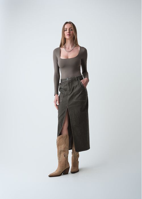 Falda larga con abertura