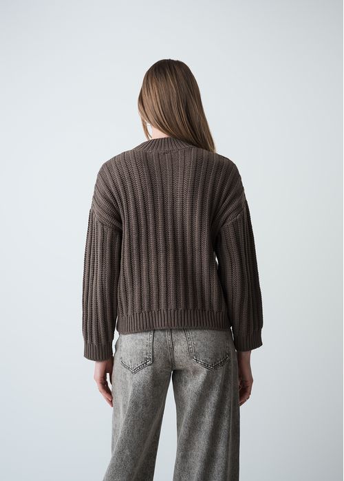 Buzo con tejido trenzado