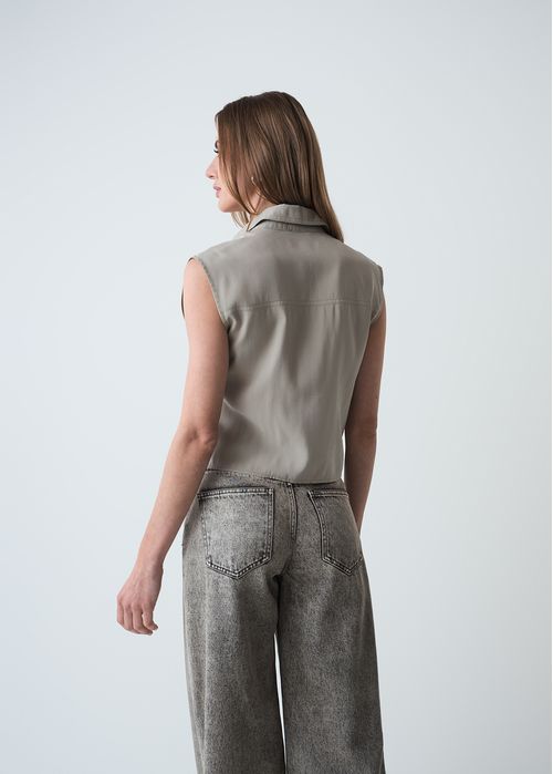 Camisa con bolsillos tipo cargo