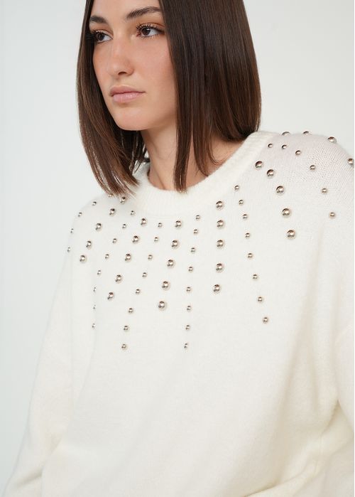 Buzo tejido con taches