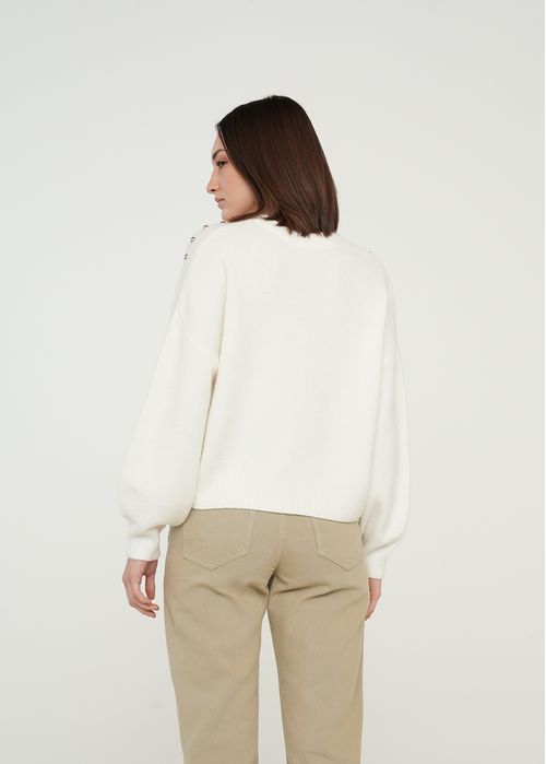 Buzo tejido con taches