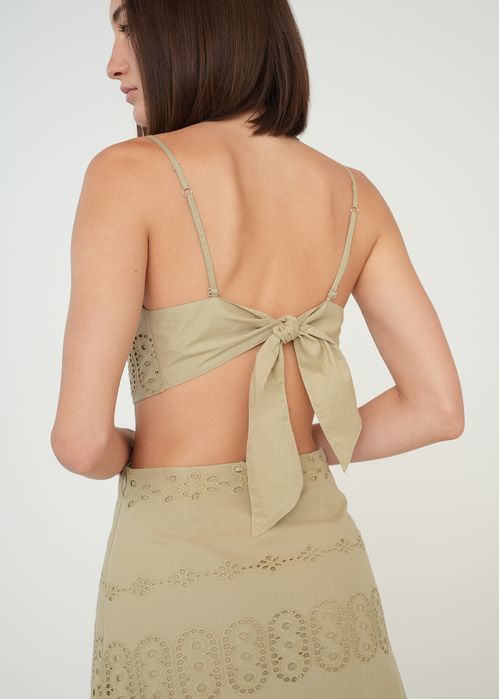 Vestido con escote en cintura