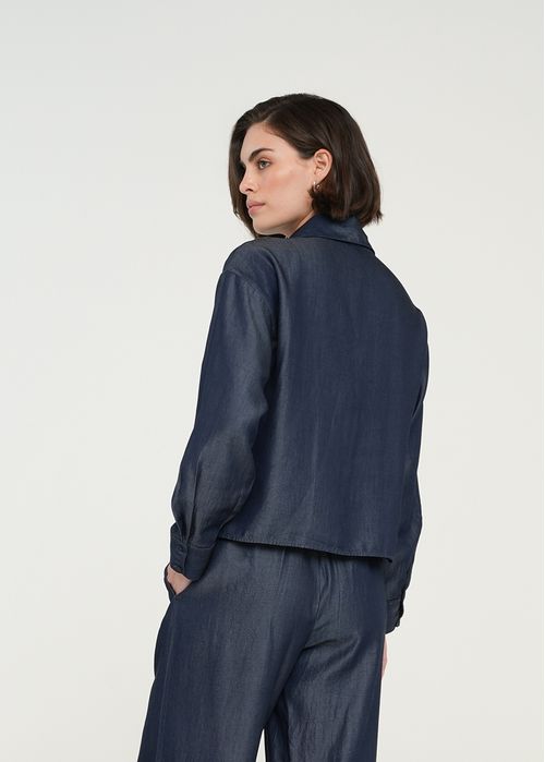 Camisa con bordado floral