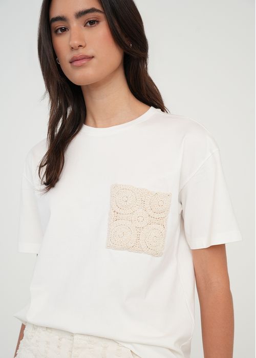 Camiseta con bolsillo tejido