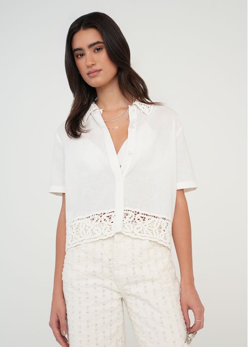 Camisa con tejido en ruedo