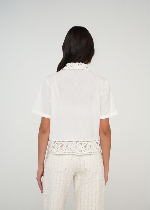 Camisa con tejido en ruedo