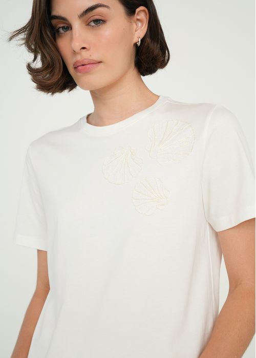 Camiseta manga corta con bordado