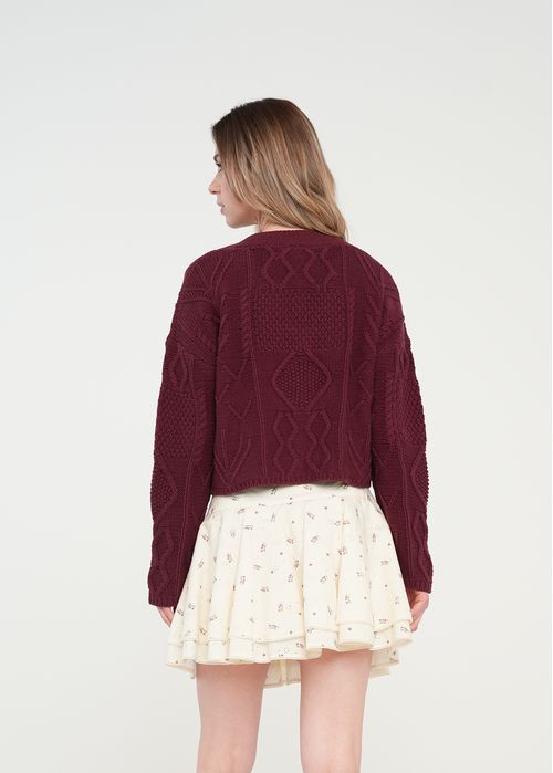 Buzo tejido con texturas